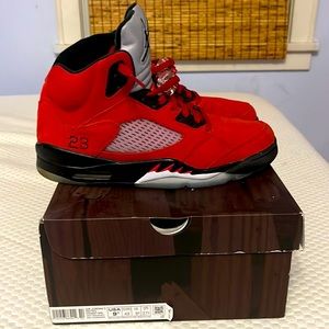 Jordan 5 retro RAGING BULL pre-owned